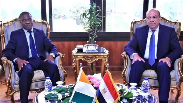 وزير الطيران والسفير