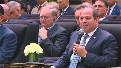 السيسي: الحكومة ستدعم رجال الأعمال لتوطين صناعة المنتجات المستوردة