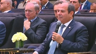 السيسي: بنستورد ورق فويل بـ500 مليون دولار وترجعوا تقولوا الدولار غلي ليه؟ | فيديو