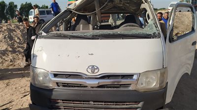 معظمهم طلاب.. ننشر أسماء مصابي حادث انقلاب ميكروباص على صحراوي قنا