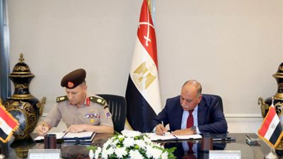 إدارة الإشارة للقوات المسلحة توقع عقد اتفاق مع شركة أبو قير لتداول الحاويات