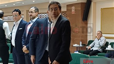 لؤي عمران يستقبل عزاء والده بمسجد القوات المسلحة بمدينة نصر | صور