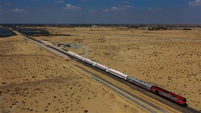 رئيس السكك الحديدية: انطلاق أول قطار على خط سيناء في الـ7 صباح الغد