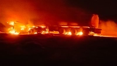 إحداهما محملة بالسولار.. ندب خبير المرور لمعاينة موقع حادث اصطدام مقطورتين بالبحر الأحمر