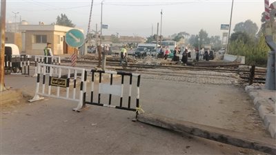 إغلاق مزلقان كفر ديما بالغربية يتسبب في توقف الحياة بـ 10 قرى