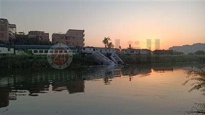 القصة الكاملة لـ حادث قطار المنيا بعد الدفع بـ23 إسعاف.. 20 مصابا ووفاة | صور وفيديو