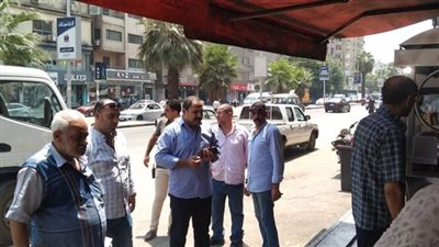 رئيس حي بولاق الدكرور يناشد أصحاب المحال المخالفة سرعة تقنين أوضاعهم