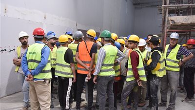 العمل تبدأ استخراج شهادات مستوى المهارة وتراخيص مزاولة الحرفة للعمالة غير المنتظمة| صور 