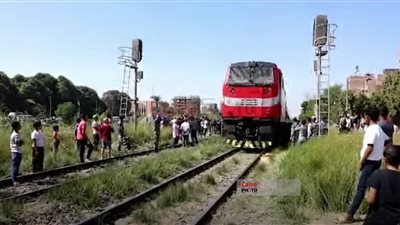 مصرع شخصين في حادث تصادم قطار بتروسيكل بمزلقان العلمين