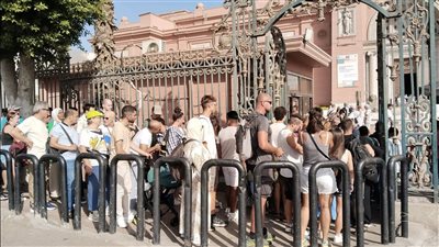 إقبال كبير من السائحين على زيارة المتحف المصري بالتحرير| صور