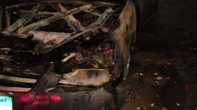 تفحم سيارة ملاكي في أكتوبر.. وإصابة قائدها 