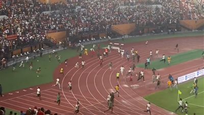 بعد التأهل لأمم إفريقيا.. جماهير بوركينا فاسو تقتحم الملعب للاحتفال مع اللاعبين