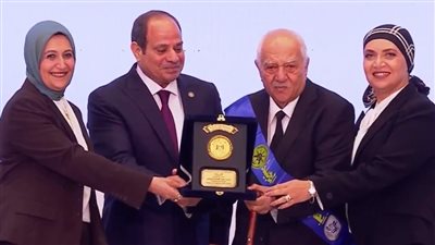 السيسي يكرم أبطال حرب أكتوبر في الندوة التثقيفية الـ40 للقوات المسلحة | بث مباشر