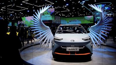 المنافسة تشتد بين الصين وأوروبا في معرض باريس مع اقتراب تعريفات السيارات الكهربائية