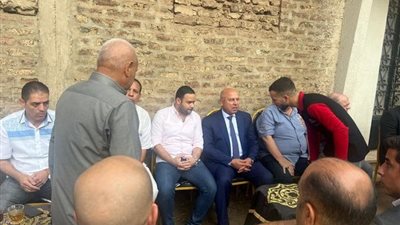 وزير النقل يقدم واجب العزاء في وفاة ضحية حادث قطار المنيا