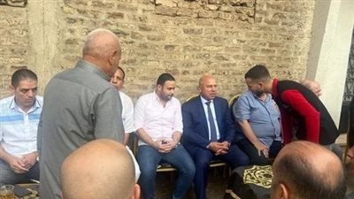 وزير النقل يقدم واجب العزاء في أحد ضحايا حادث قطاري المنيا | بث مباشر