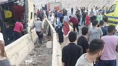 وصول سائق أتوبيس طلاب جامعة الجلالة إلى مستشفى السويس العام لإجراء تحليل مخدرات | بث مباشر