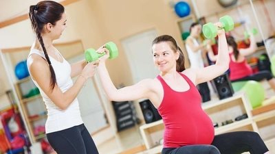 فوائد رفع الأثقال أثناء الحمل.. تعرف عليها 