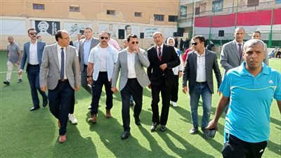 وزير الرياضة يفتتح ملعبا خماسيا ويضع حجر الأساس للعديد من مشروعات الطرح الاستثماري بالأقصر