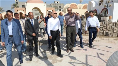 محافظ القاهرة يتفقد قرية الفواخير والمجمع الحرفي بمصر القديمة