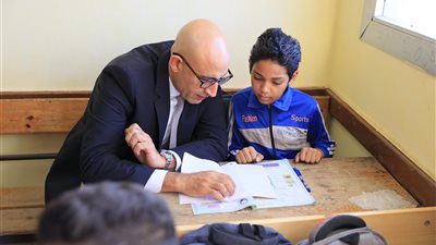 يغنيه عن الكتب الخارجية.. مصدر بالتعليم: البوكليت التعليمي عبارة عن كتيب تدريبات يستلمه الطالب من المدرسة 