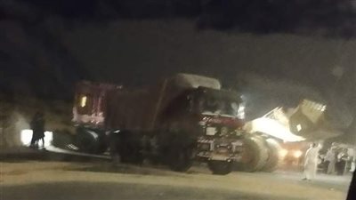 الملاكي دخلت تحت النقل.. إصابة 3 أشخاص بإصابات خطيرة بمطروح