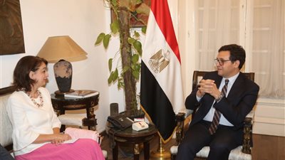 وزير الثقافة يلتقي سفيرة رومانيا بالقاهرة لبحث تعزيز التعاون الثقافي بين البلدين