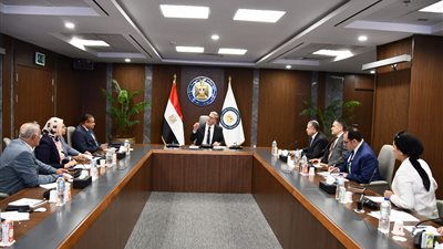 وزير البترول يجتمع بنواب البرلمان ويوجه بسرعة تلبية احتياجات المواطنين بتوصيل الغاز للمنازل