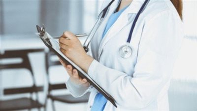 ماتت ببنج زيادة ونقلوها سرًّا لمكان آخر.. التحقيق مع طبيبة في وفاة سيدة خلال الولادة ببولاق الدكرور