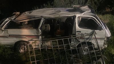 مصرع شخصين وإصابة 15 آخرين في انقلاب سيارة تقل عمال زراعيين بالبحيرة