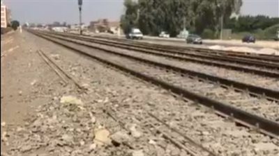 مصرع شخص أسفل عجلات القطار في القليوبية | بث مباشر 