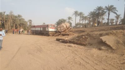 إصابة واحدة.. تفاصيل جديدة في اصطدام قطار بضائع بونش في البدرشين