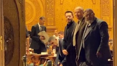 بحضور أشرف زكي.. أحمد زاهر يستقبل عزاء خالته في مسجد الشرطة | بث مباشر