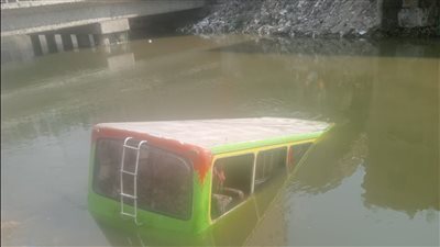 دون إصابات.. استخراج أتوبيس بعد سقوطه بترعة الشرقاوية بشبرا الخيمة |بث مباشر 