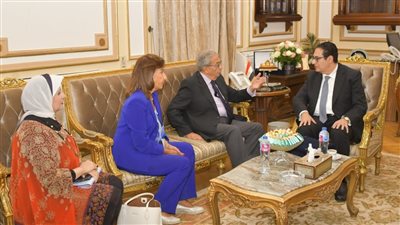 بعد تعيينه رسميًا.. رئيس جامعة القاهرة: توسيع الأنشطة ومجالات التعاون مع رابطة الخريجين