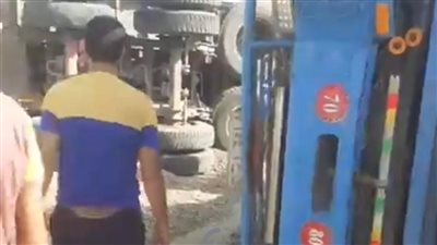 بعد حادث انقلاب تريلا.. الدفع برجال المرور لتسيير الحركة على الطريق الإقليمي بالمنوفية