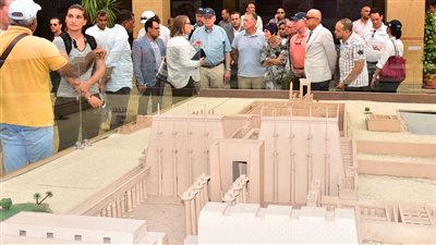 بهرتهم ألوان أعمدة الكرنك.. محافظ الأقصر يستقبل وفدا من الكونجرس الأمريكي | صور