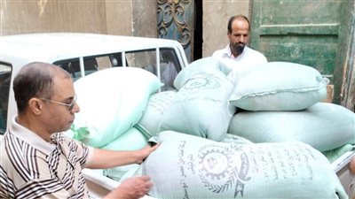 ضبط 1.5 طن دقيق مدعم قبل بيعها في السوق السوداء بسمالوط.. وتحرير 4 محاضر تموينية بالمنيا