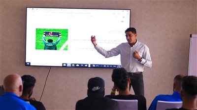 محاضرة تحكيمية للاعبي بيراميدز قبل لقاء الزمالك في السوبر | صور