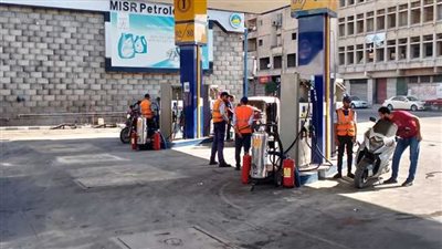 كان بيغسل سيارته.. وفاة سائق صعقًا بالكهرباء بمغسلة سيارات في كوم أوشيم بالفيوم