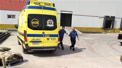تفاصيل إصابة 4 أشخاص بحالات اختناق في حريق محدود بمصنع مواد غذائية بالبحيرة| صور