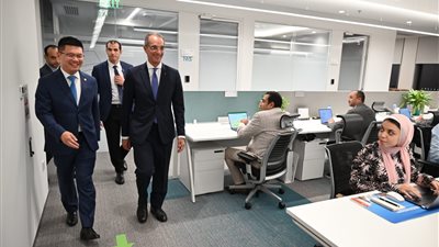 وزير الاتصالات يفتتح مقرًا جديدًا لشركة هواوي ضمن استراتيجيتها لتوسيع أعمالها بمصر