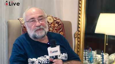 بعد انتقاد إلهام شاهين لمخرج أدى الصلاة أثناء العمل.. نبيل علي ماهر: هل أنتم مندوبين عن الله؟