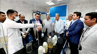 وزير الإسكان يتفقد سير العمل بمحطتي تنقية مياه الشرب ومعالجة الصرف في المنيا الجديدة