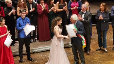 حفيدة عبد الرحمن أبوزهرة تفوز بمسابقة ڤيوتي للكمان