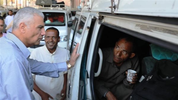 محافظ أسوان خلال