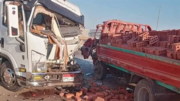  تصادم سيارتين نقل