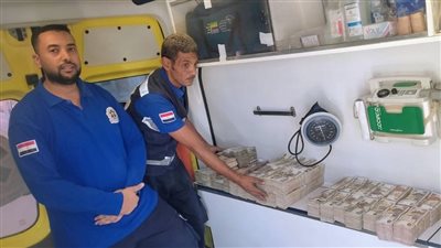 بعد حادث مروري.. طاقم إسعاف يعيد 2 مليون جنيه إلى جهة عمل المصاب