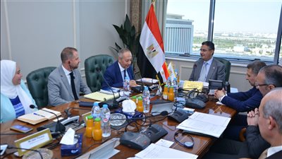 وزير التموين يعقد اجتماعًا مع بعثة البنك الدولي لتعزيز التعاون في مجالات الحماية الاجتماعية