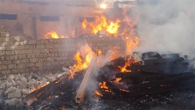 اندلاع حريق في مخزن خشب بسقارة | صور